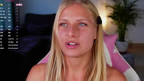 Snapshot of crystal_blond chatting on 05-23-26, 07:07 Crystal online show from 05-23-26, 07:07