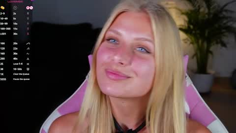 Snapshot of crystal_blond chatting on 05-27-26, 08:39 Crystal online show from 05-27-26, 08:39