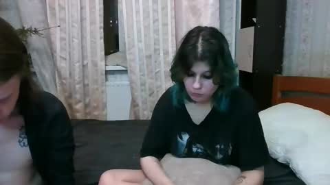 Snapshot of crystal_porn_love chatting on 01-22-25, 05:26 Crystal and Marcl online show from 01-22-25, 05:26