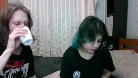 Snapshot of crystal_porn_love chatting on 03-10-25, 01:01 Crystal and Marcl online show from 03-10-25, 01:01