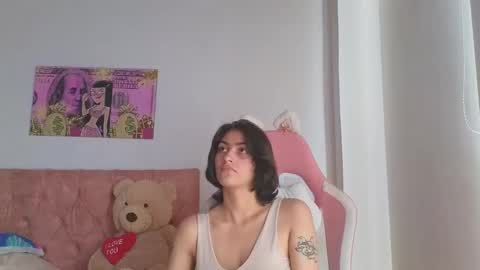 Snapshot of crystal_starx chatting on 11-22-25, 03:11 Crystal Blaze online show from 11-22-25, 03:11