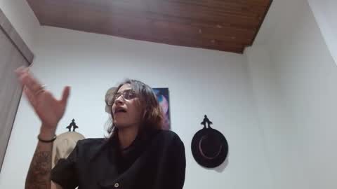 Snapshot of crystal_starx chatting on 02-14-26, 11:01 Crystal Blaze online show from 02-14-26, 11:01