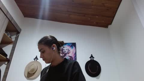 Snapshot of crystal_starx chatting on 02-19-26, 12:39 Crystal Blaze online show from 02-19-26, 12:39