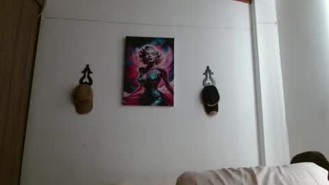 Snapshot of crystal_starx chatting on 04-19-26, 06:10 Crystal Blaze online show from 04-19-26, 06:10