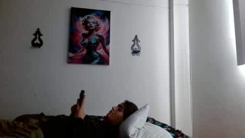 Snapshot of crystal_starx chatting on 06-10-26, 06:51 Crystal Blaze online show from 06-10-26, 06:51