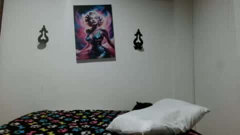 Snapshot of crystal_starx chatting on 06-13-26, 05:38 Crystal Blaze online show from 06-13-26, 05:38
