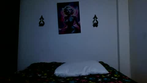 Snapshot of crystal_starx chatting on 06-17-26, 01:41 Crystal Blaze online show from 06-17-26, 01:41