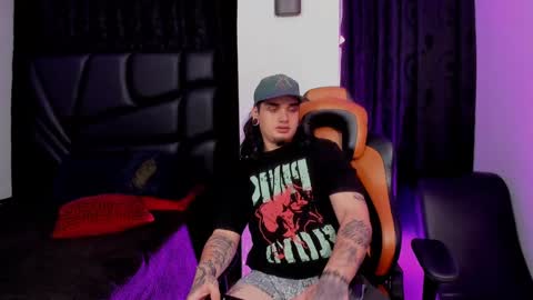 crystal_stuart online show from 01-08-25, 08:27