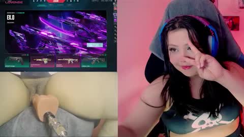 Snapshot of crystal_velvet01 chatting on 01-17-25, 03:23 crystal online show from 01-17-25, 03:23