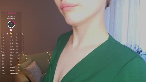 Snapshot of crystaldiva01 chatting on 06-17-26, 07:00 Diva online show from 06-17-26, 07:00