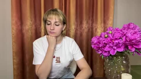 Snapshot of crystalfever_ chatting on 06-03-26, 08:03 Mary online show from 06-03-26, 08:03