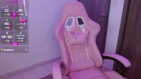 Snapshot of crystalitesq chatting on 02-17-25, 11:42 Olivia online show from 02-17-25, 11:42