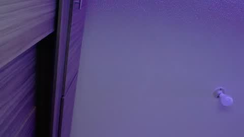 Snapshot of crystalitesq chatting on 11-02-25, 03:31 Olivia online show from 11-02-25, 03:31