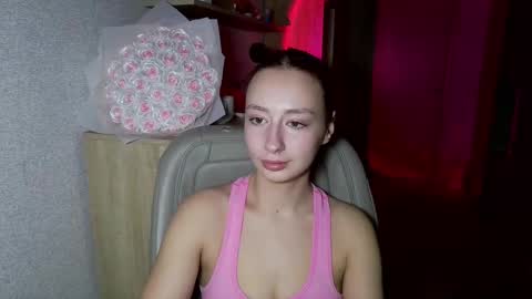 Snapshot of crystallkris chatting on 12-16-24, 12:15 Kristina online show from 12-16-24, 12:15