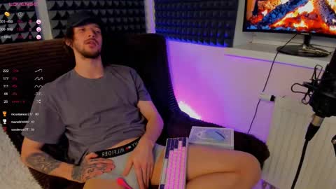 Snapshot of crystallora chatting on 12-07-24, 09:33 Crys online show from 12-07-24, 09:33