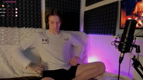 Snapshot of crystallora chatting on 12-08-24, 08:58 Crys online show from 12-08-24, 08:58