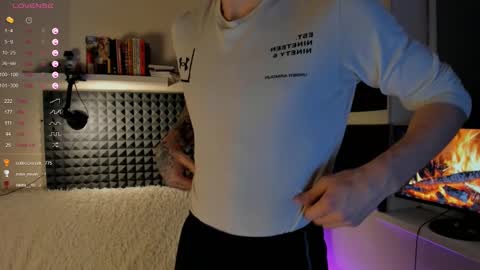 Snapshot of crystallora chatting on 12-09-24, 12:01 Crys online show from 12-09-24, 12:01