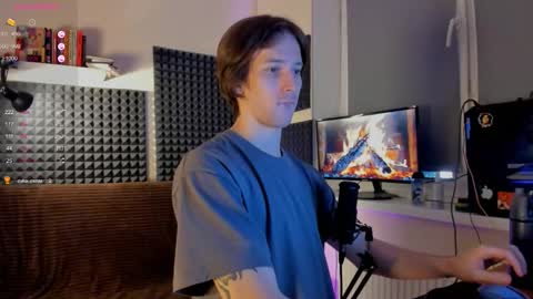 Snapshot of crystallora chatting on 12-10-24, 12:06 Crys online show from 12-10-24, 12:06