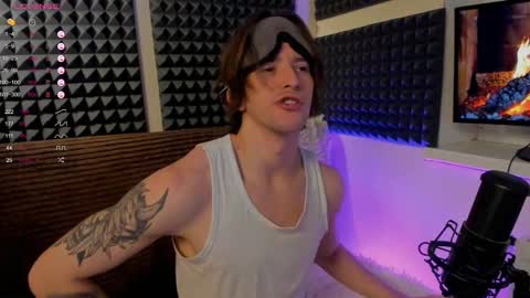 Snapshot of crystallora chatting on 12-10-24, 09:22 Crys online show from 12-10-24, 09:22