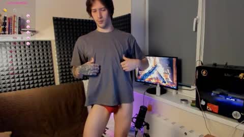 Snapshot of crystallora chatting on 12-11-24, 09:23 Crys online show from 12-11-24, 09:23