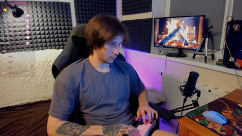 Snapshot of crystallora chatting on 12-14-24, 09:45 Crys online show from 12-14-24, 09:45