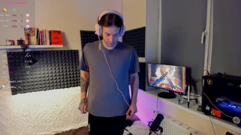 Snapshot of crystallora chatting on 12-15-24, 01:13 Crys online show from 12-15-24, 01:13