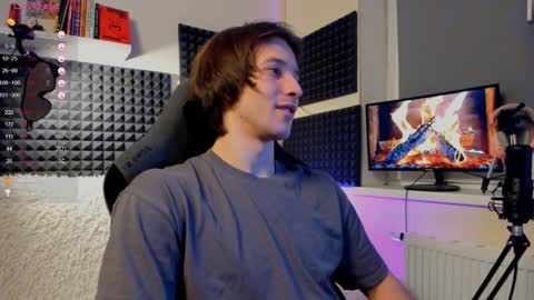 Snapshot of crystallora chatting on 12-18-24, 10:57 Crys online show from 12-18-24, 10:57