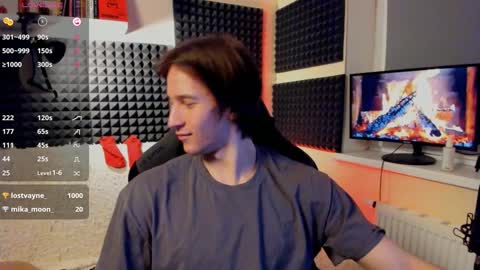 Snapshot of crystallora chatting on 12-20-24, 02:08 Crys online show from 12-20-24, 02:08