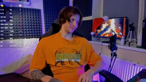 Snapshot of crystallora chatting on 12-21-24, 11:13 Crys online show from 12-21-24, 11:13