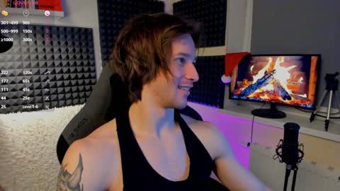 Snapshot of crystallora chatting on 12-22-24, 10:58 Crys online show from 12-22-24, 10:58