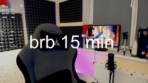 Snapshot of crystallora chatting on 12-23-24, 02:02 Crys online show from 12-23-24, 02:02