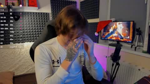 Snapshot of crystallora chatting on 12-23-24, 08:14 Crys online show from 12-23-24, 08:14