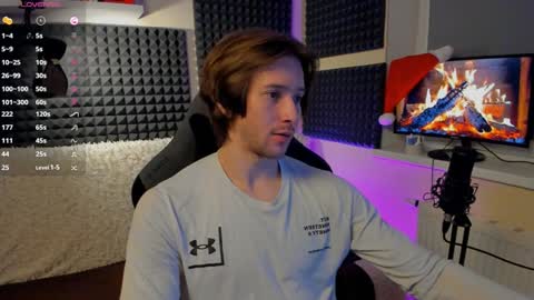 Snapshot of crystallora chatting on 12-25-24, 08:28 Crys online show from 12-25-24, 08:28