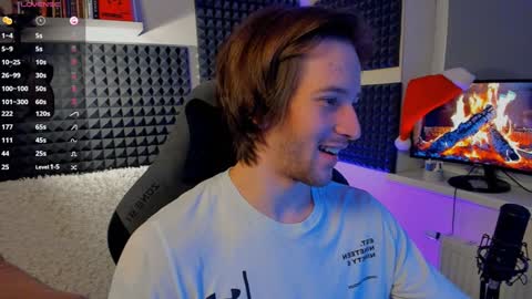 Snapshot of crystallora chatting on 12-28-24, 08:36 Crys online show from 12-28-24, 08:36