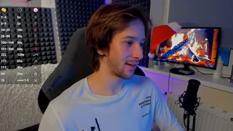 Snapshot of crystallora chatting on 12-30-24, 08:25 Crys online show from 12-30-24, 08:25