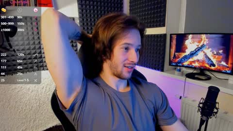 Snapshot of crystallora chatting on 01-01-25, 08:47 Crys online show from 01-01-25, 08:47