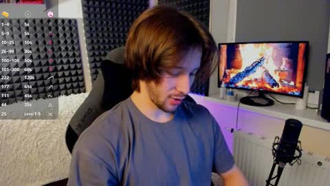 Snapshot of crystallora chatting on 01-03-25, 08:32 Crys online show from 01-03-25, 08:32