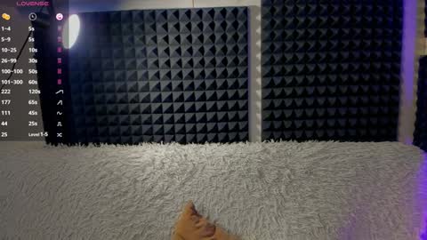 Snapshot of crystallora chatting on 01-04-25, 11:38 Crys online show from 01-04-25, 11:38