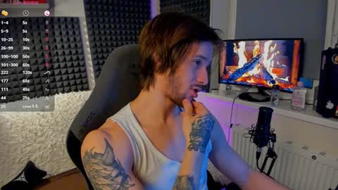 Snapshot of crystallora chatting on 01-07-25, 09:14 Crys online show from 01-07-25, 09:14