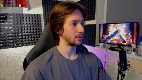 Snapshot of crystallora chatting on 01-08-25, 09:34 Crys online show from 01-08-25, 09:34