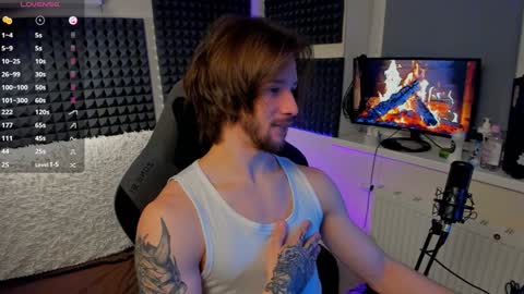 Snapshot of crystallora chatting on 01-22-25, 09:54 Crys online show from 01-22-25, 09:54