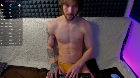 Snapshot of crystallora chatting on 01-29-25, 06:43 Crys online show from 01-29-25, 06:43