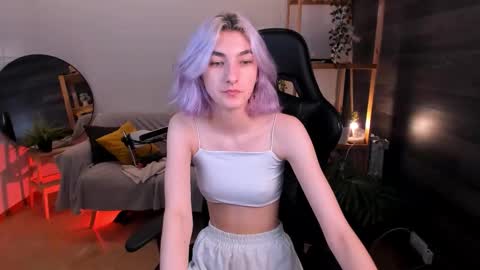 Snapshot of crystalluna__ chatting on 10-05-25, 01:53 Mia online show from 10-05-25, 01:53