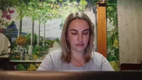 Snapshot of crystalqueen888 chatting on 03-28-26, 05:34 Julianna online show from 03-28-26, 05:34