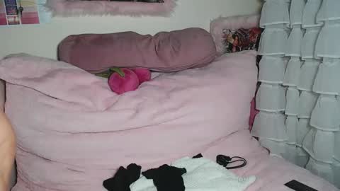 Snapshot of crystalsweet2000 chatting on 12-04-25, 02:43 MissCrystal online show from 12-04-25, 02:43