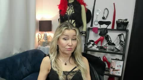 CrystalHotty online show from 04-17-26, 05:43