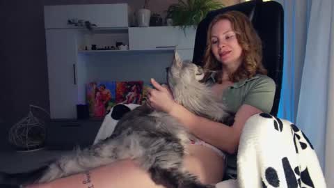 Snapshot of cuddle_kitten chatting on 12-19-24, 02:46 Alexia online show from 12-19-24, 02:46