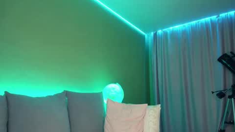 Snapshot of cuddle_kitten chatting on 01-12-25, 02:19 Alexia online show from 01-12-25, 02:19