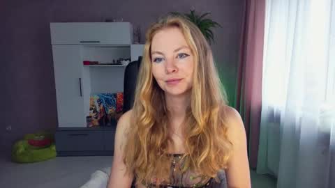 Snapshot of cuddle_kitten chatting on 10-19-25, 06:47 Alexia online show from 10-19-25, 06:47