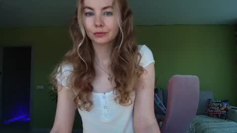 Snapshot of cuddle_kitten chatting on 06-10-26, 06:12 Alexia online show from 06-10-26, 06:12